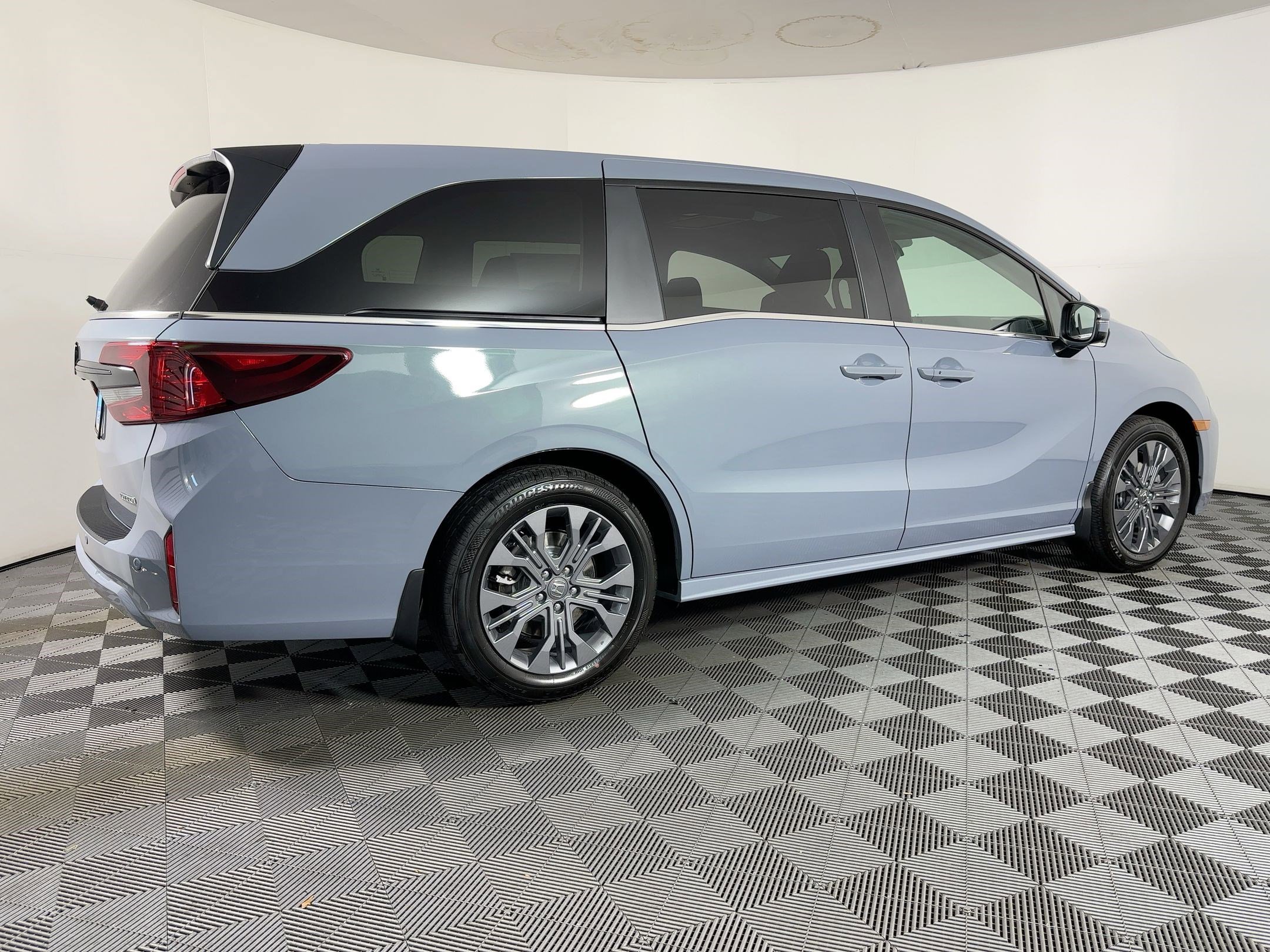 New 2026 Honda Odyssey Touring image 8