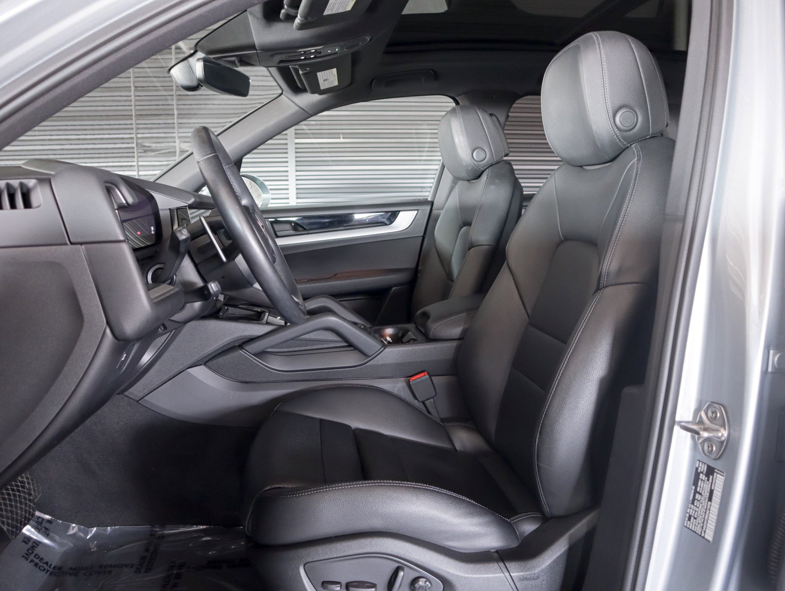 Certified 2024 Porsche Cayenne AWD/4WD image 5
