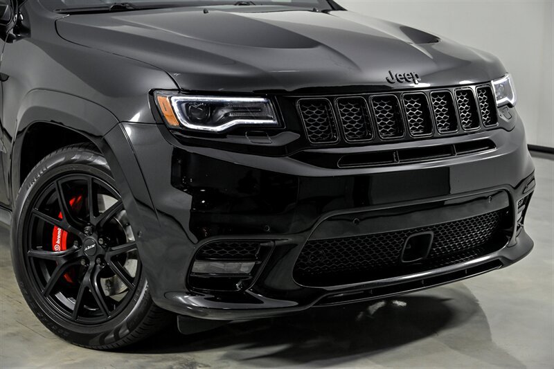 Used 2019 Jeep Grand Cherokee SRT w/ Trailer Tow Group IV AWD/4WD image 2