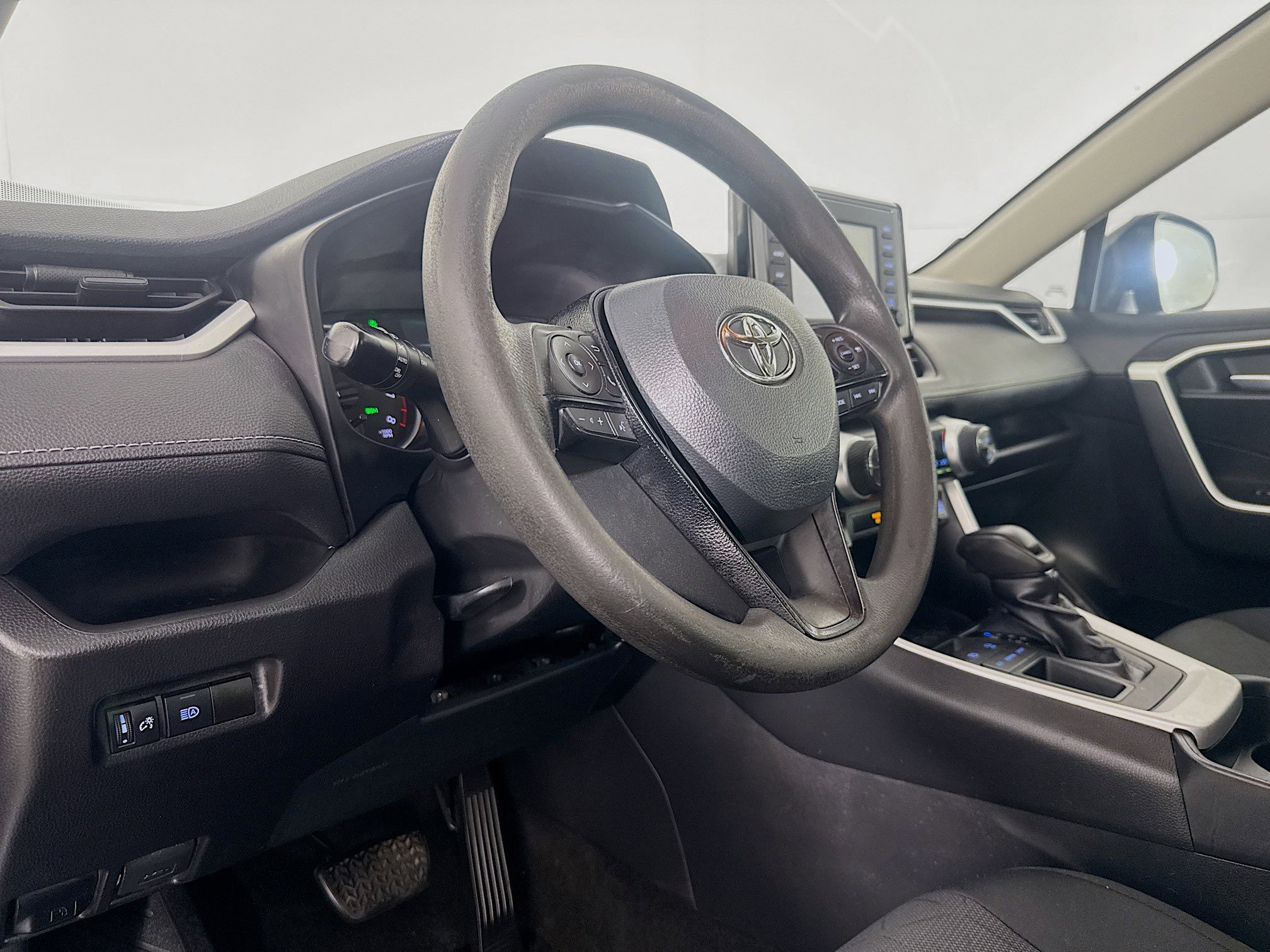 Used 2021 Toyota RAV4 XLE image 22
