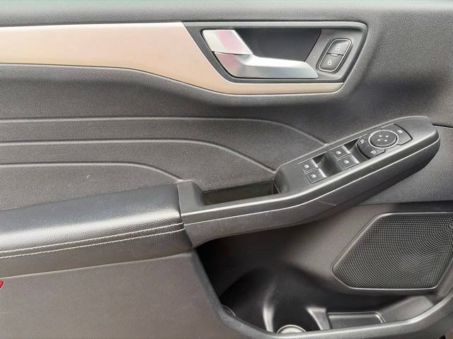 Used 2022 Ford Escape SEL AWD/4WD image 13