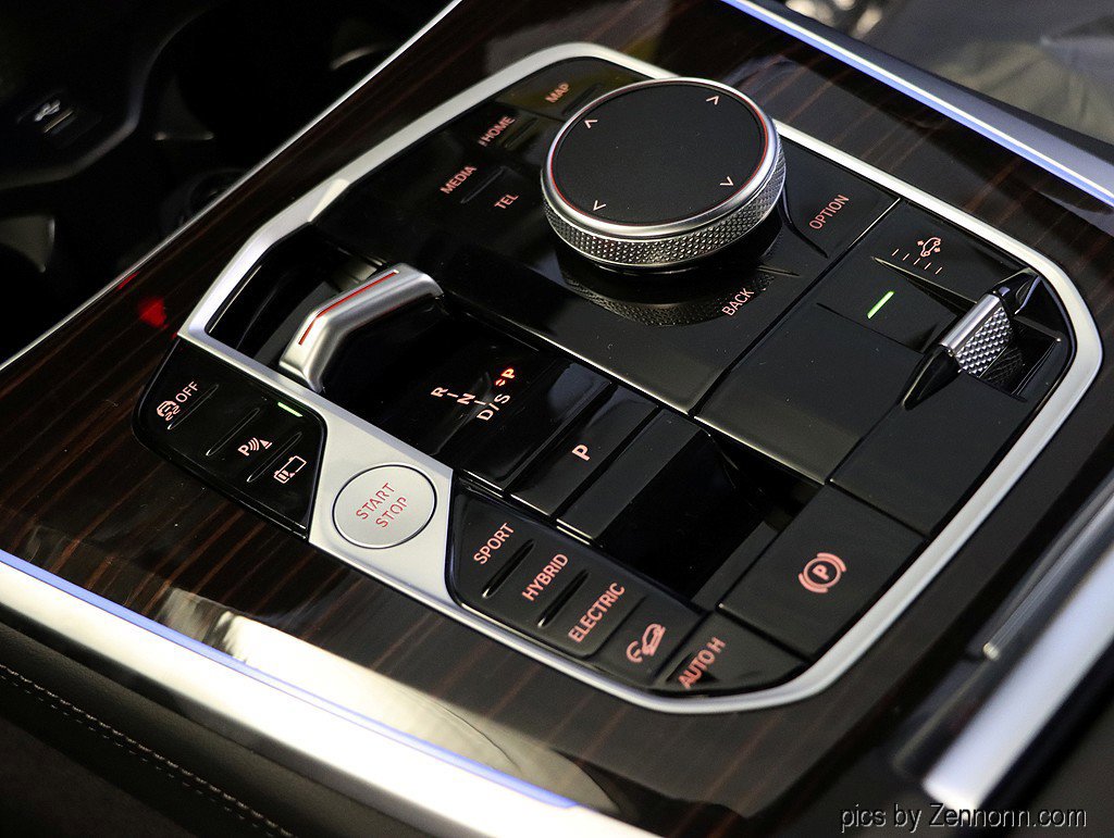 Used 2026 BMW X5 xDrive50e w/ Climate Comfort Package image 15