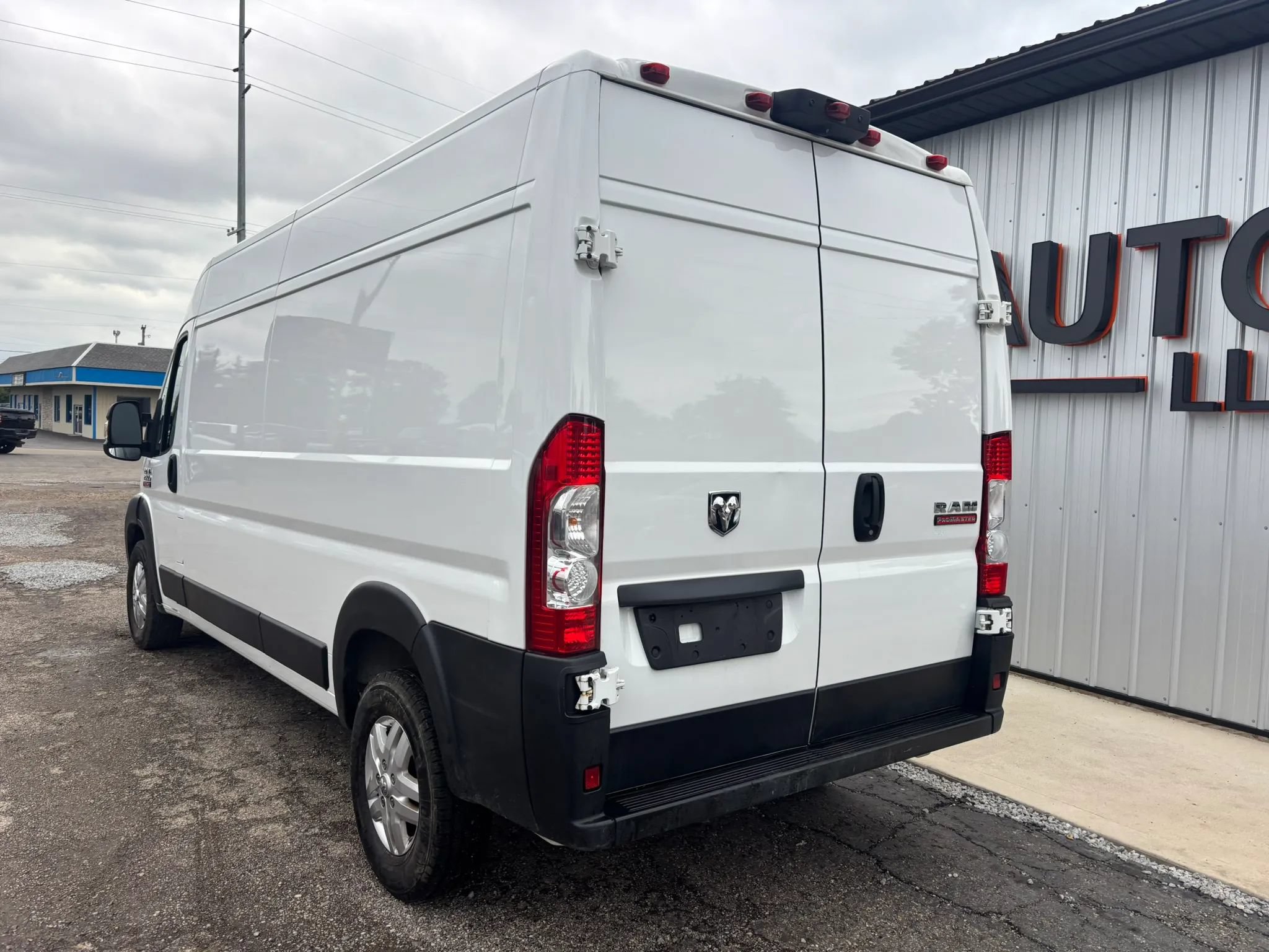 Used 2022 RAM ProMaster 2500 w/ Premium Appearance Group FWD image 3