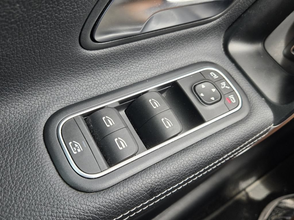 Used 2020 Mercedes-Benz CLA 250 image 27