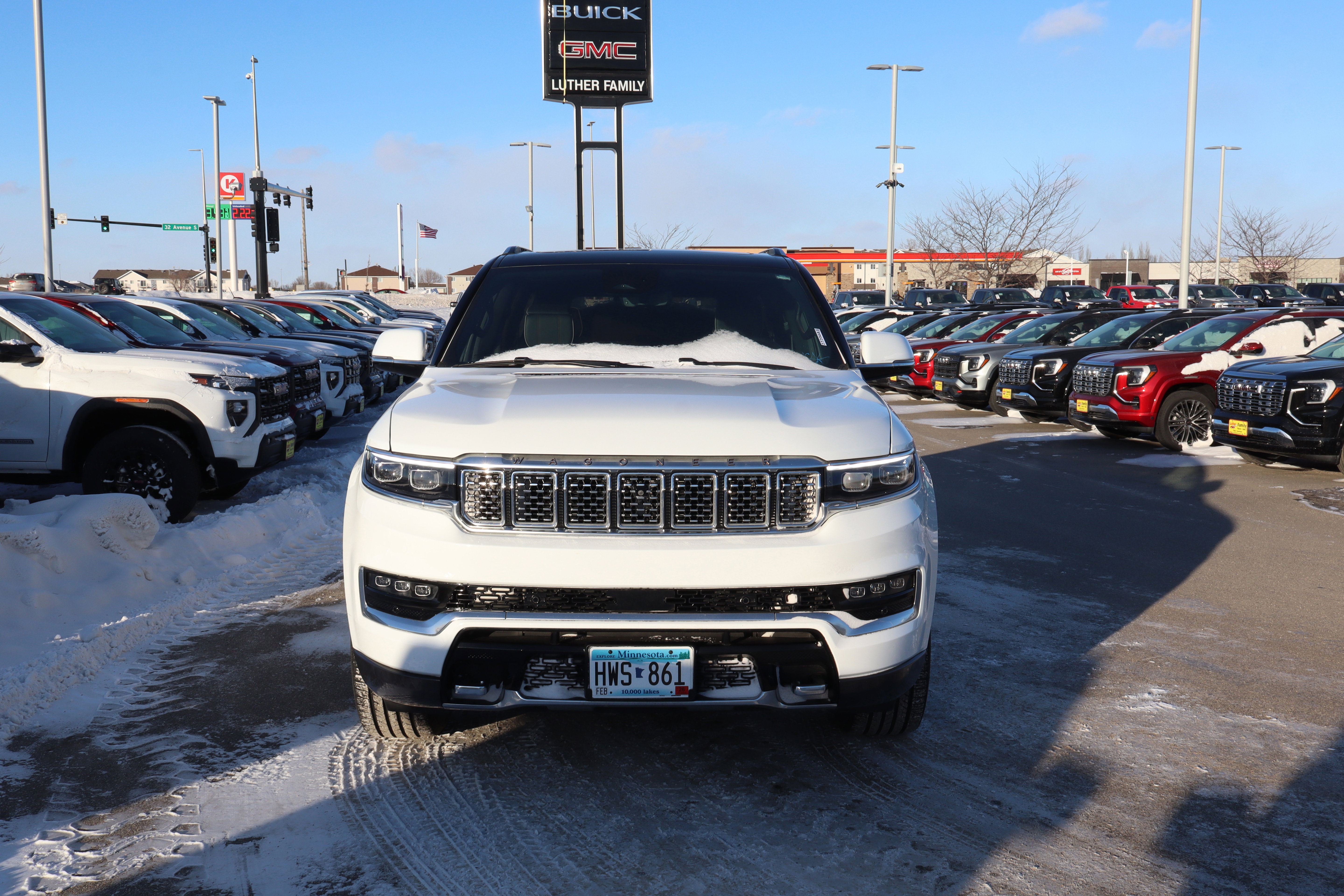 Used 2022 Jeep Grand Wagoneer Series III w/ Rear Seat Video Group 1 image 2