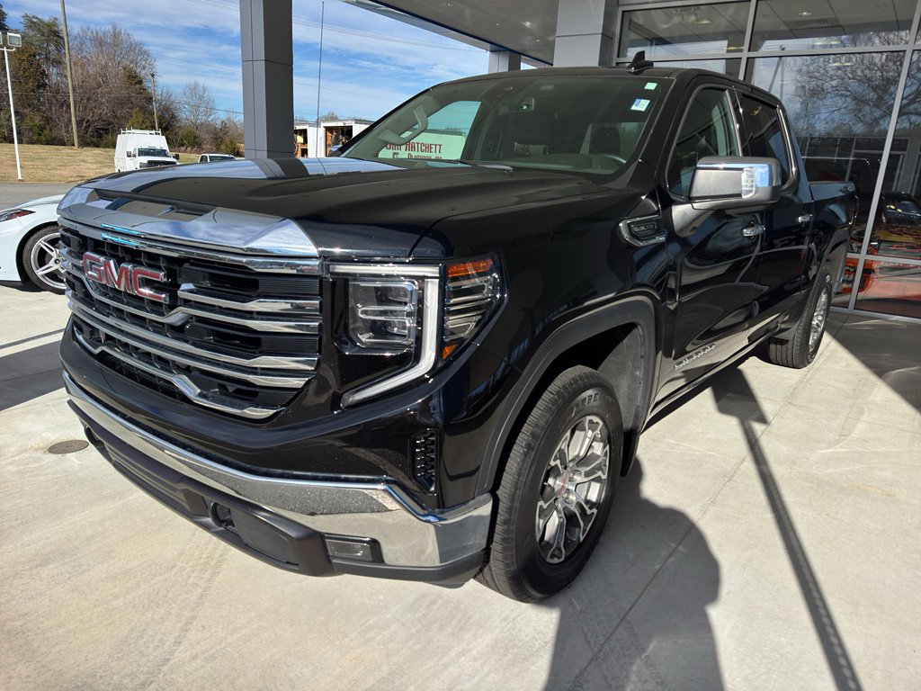 Used 2025 GMC Sierra 1500 SLT image 1