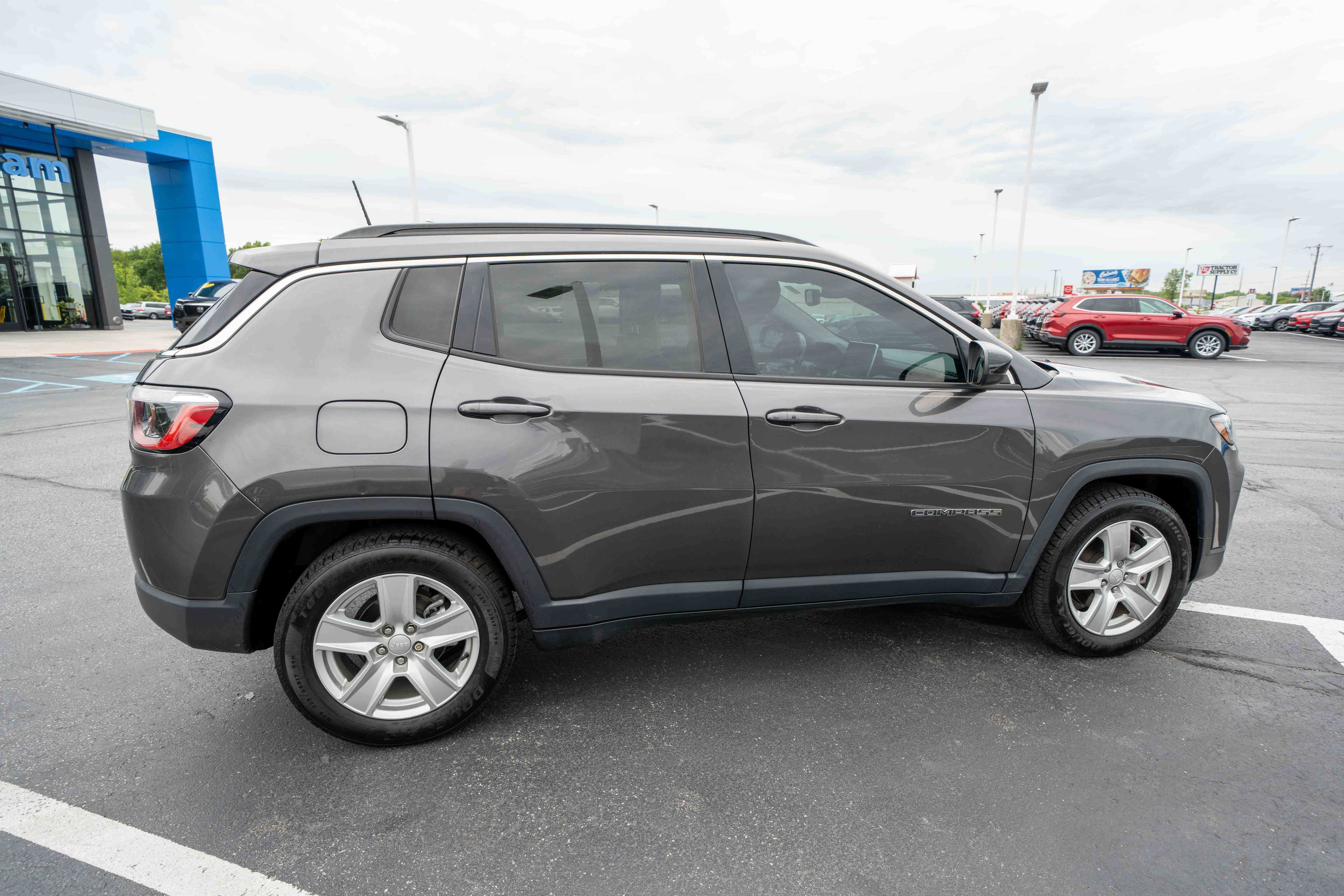 Used 2022 Jeep Compass Latitude w/ Sun and Sound Group FWD image 6