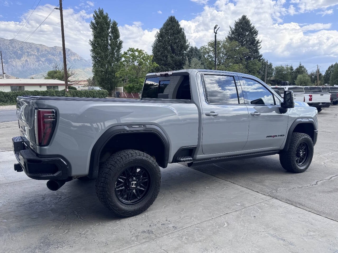 Used 2024 GMC Sierra 2500 AT4X AWD/4WD image 8