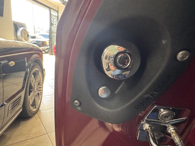Used 2014 Rolls-Royce Phantom Drophead Coupe image 13