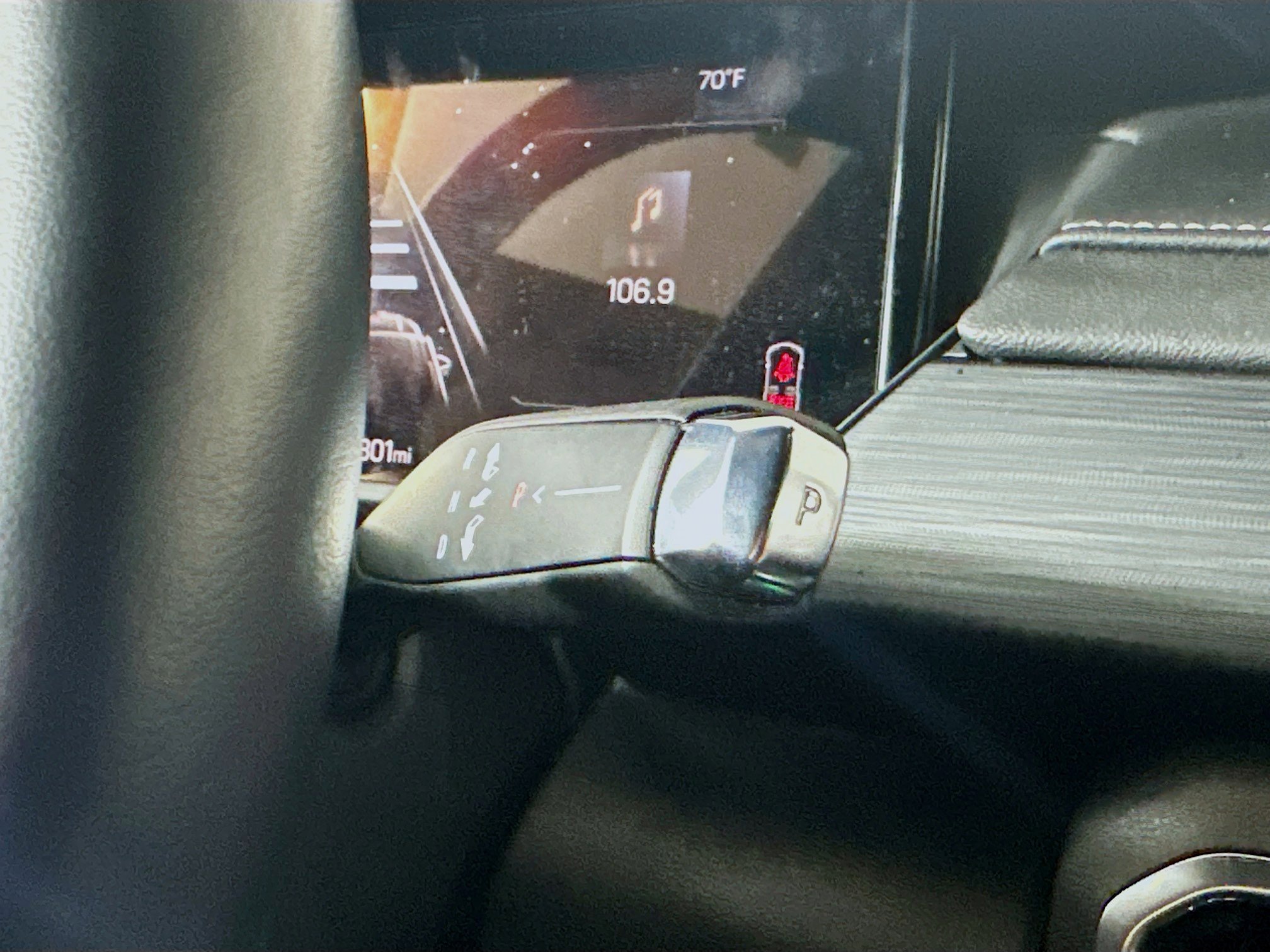 Used 2025 GMC Acadia Elevation image 25