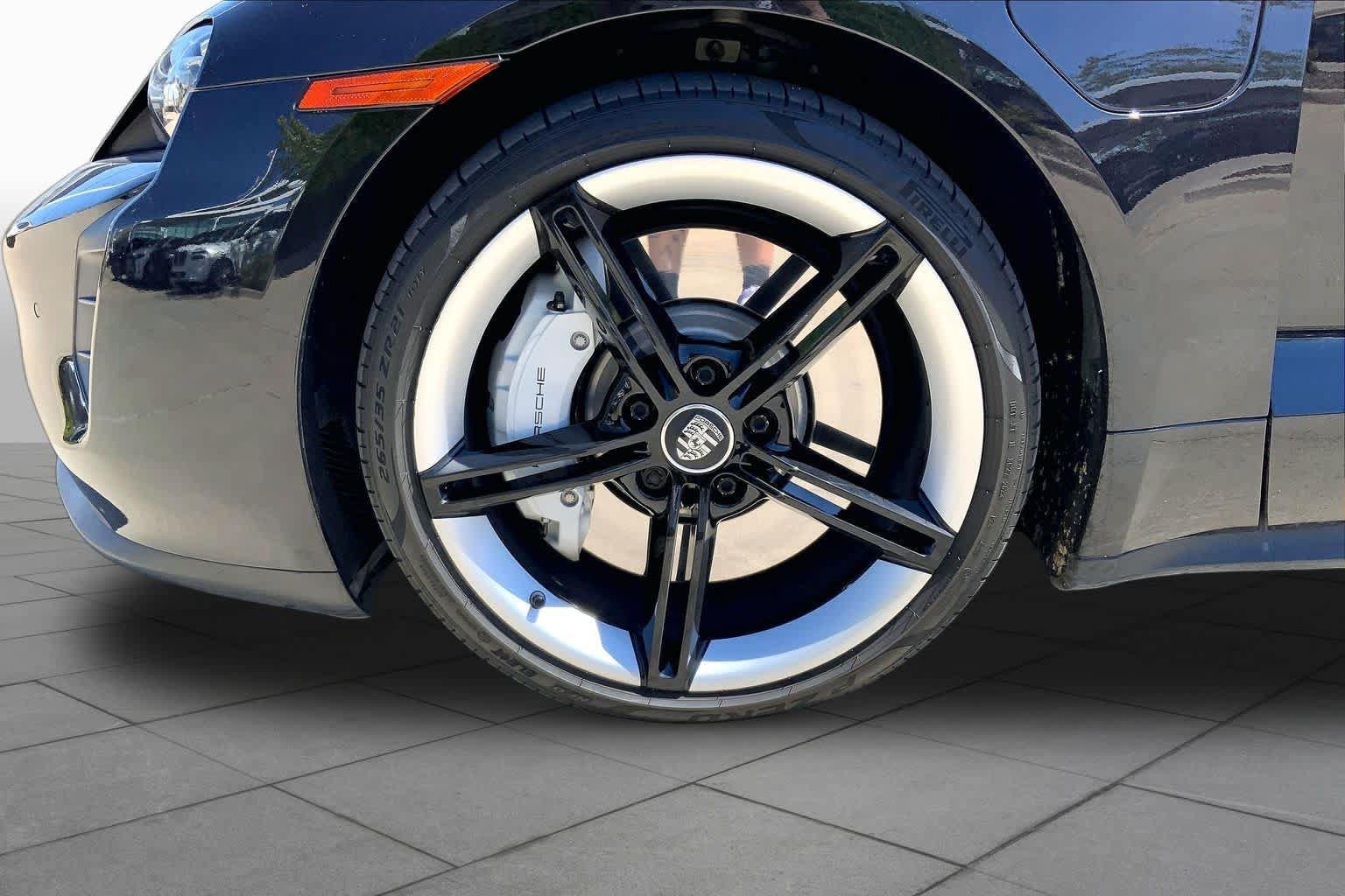 Used 2022 Porsche Taycan RWD image 9