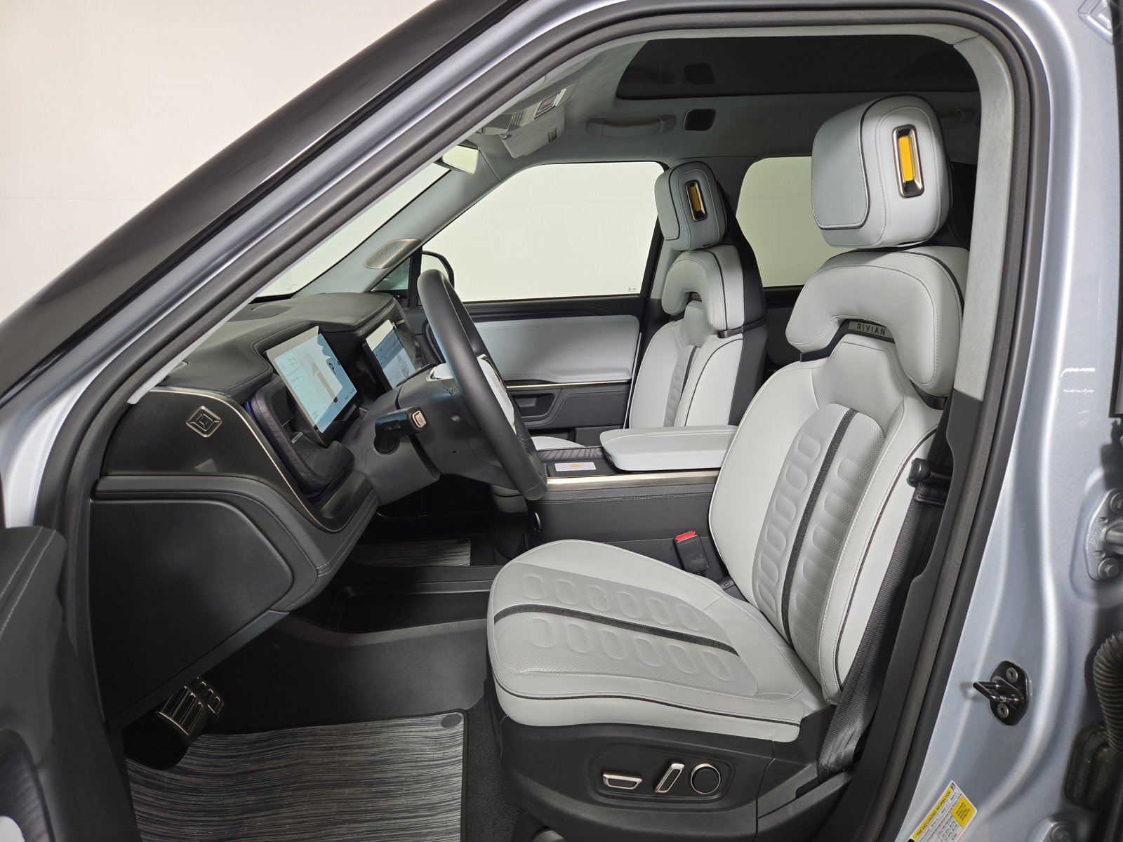 Used 2024 Rivian R1T Adventure AWD/4WD image 20