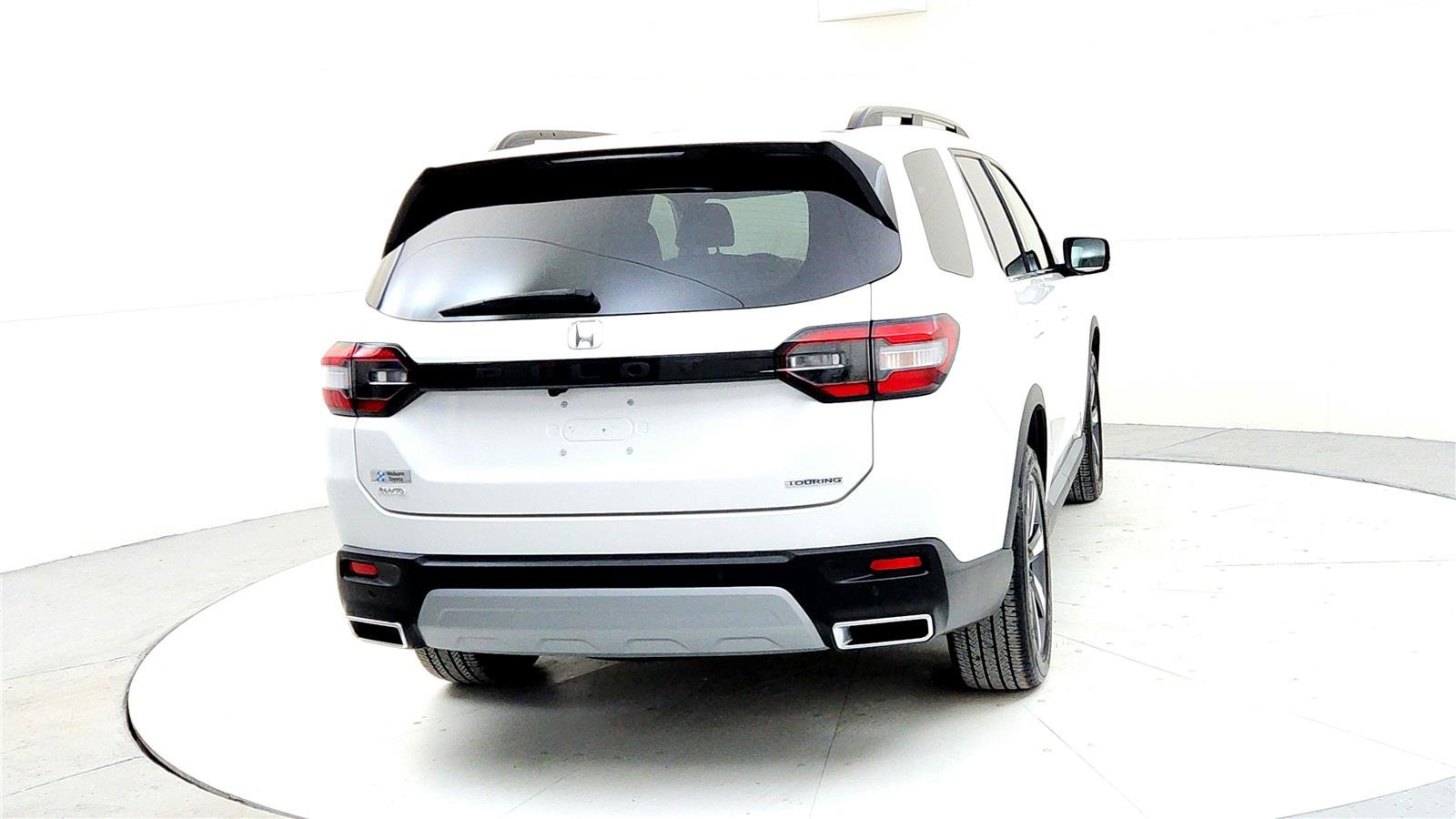 Used 2023 Honda Pilot Touring image 5