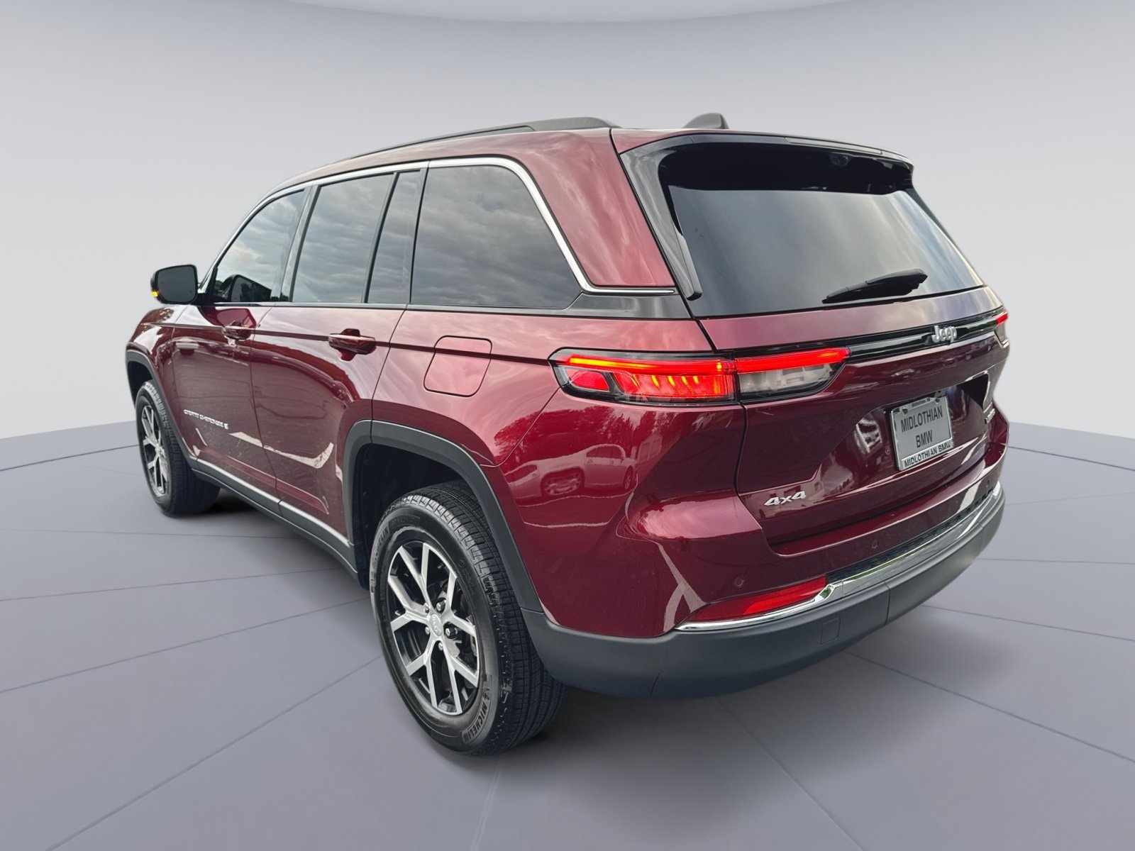 Used 2024 Jeep Grand Cherokee Limited w/ Luxury Tech Group II AWD/4WD image 27
