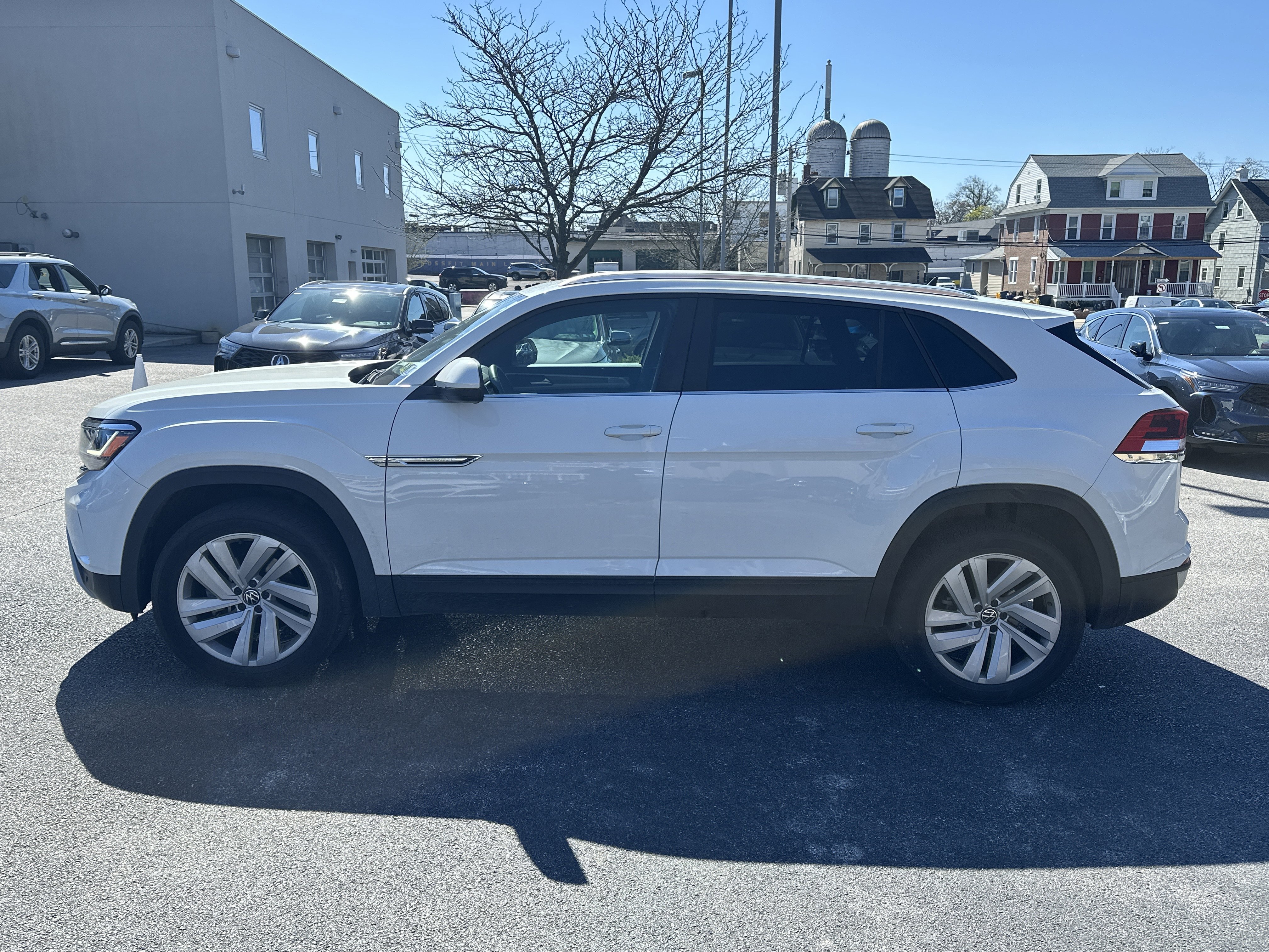 Used 2023 Volkswagen Atlas Cross Sport SE w/ Panoramic Sunroof Package image 4