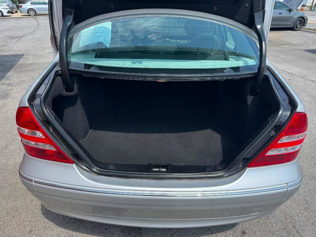 Used 2005 Mercedes-Benz C 320 Sedan image 19