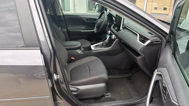 Used 2024 Toyota RAV4 LE AWD/4WD image 30