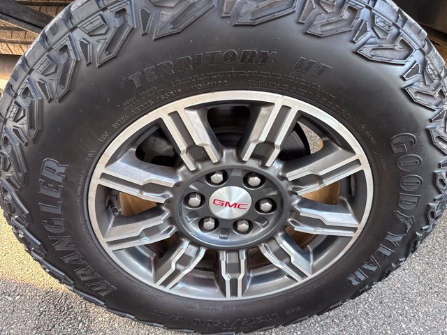 Used 2024 GMC Sierra 1500 AT4 w/ AT4 Preferred Package AWD/4WD image 13