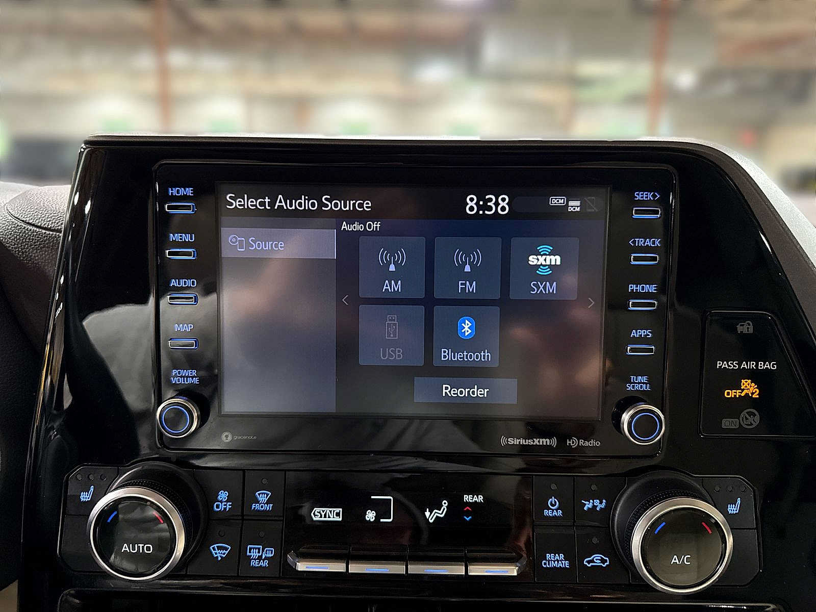 Used 2022 Toyota Highlander XLE AWD/4WD image 21