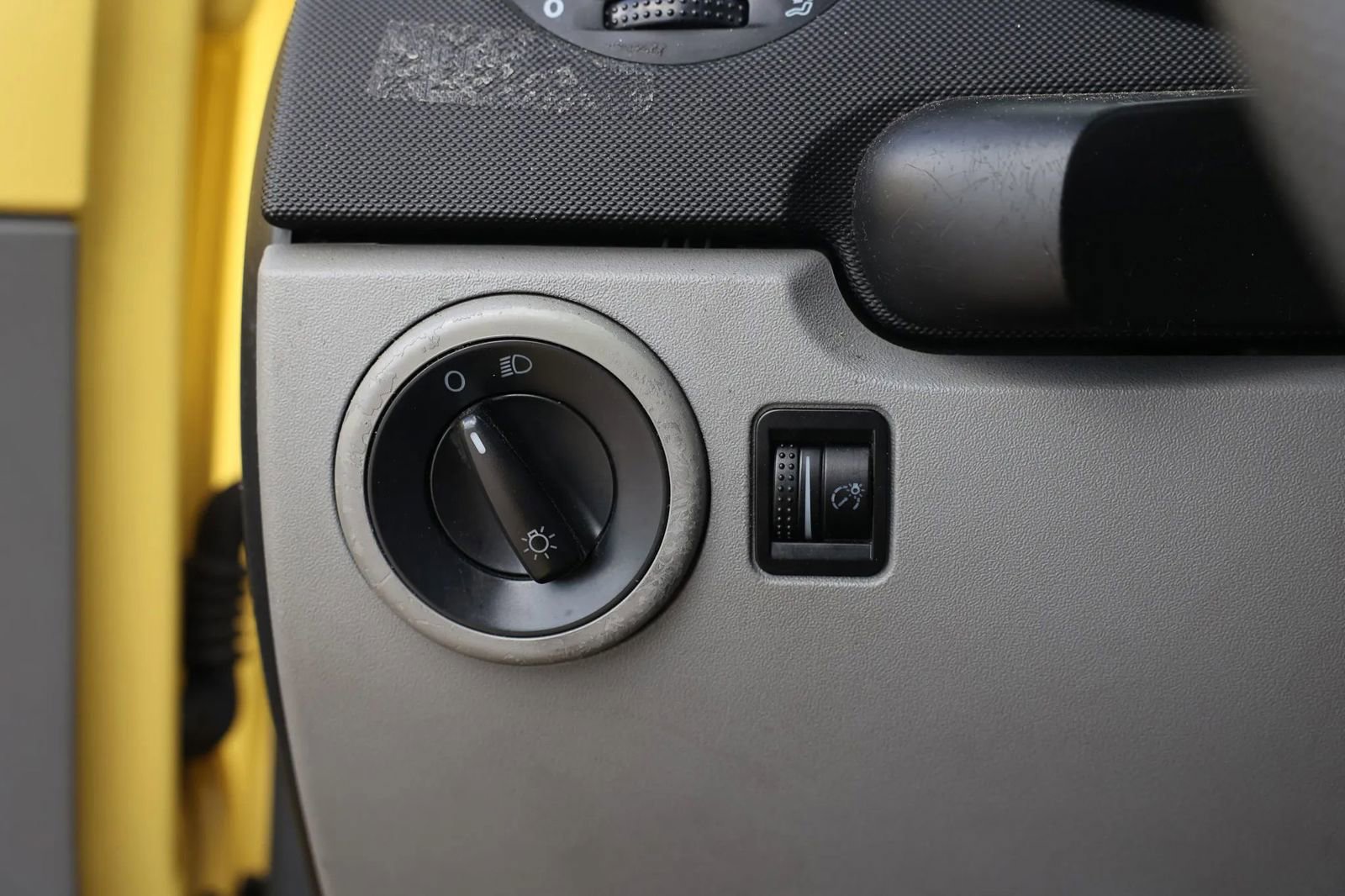 Used 2005 Volkswagen Beetle GL image 36