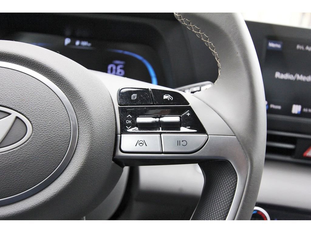 Certified 2025 Hyundai Elantra Sport image 19