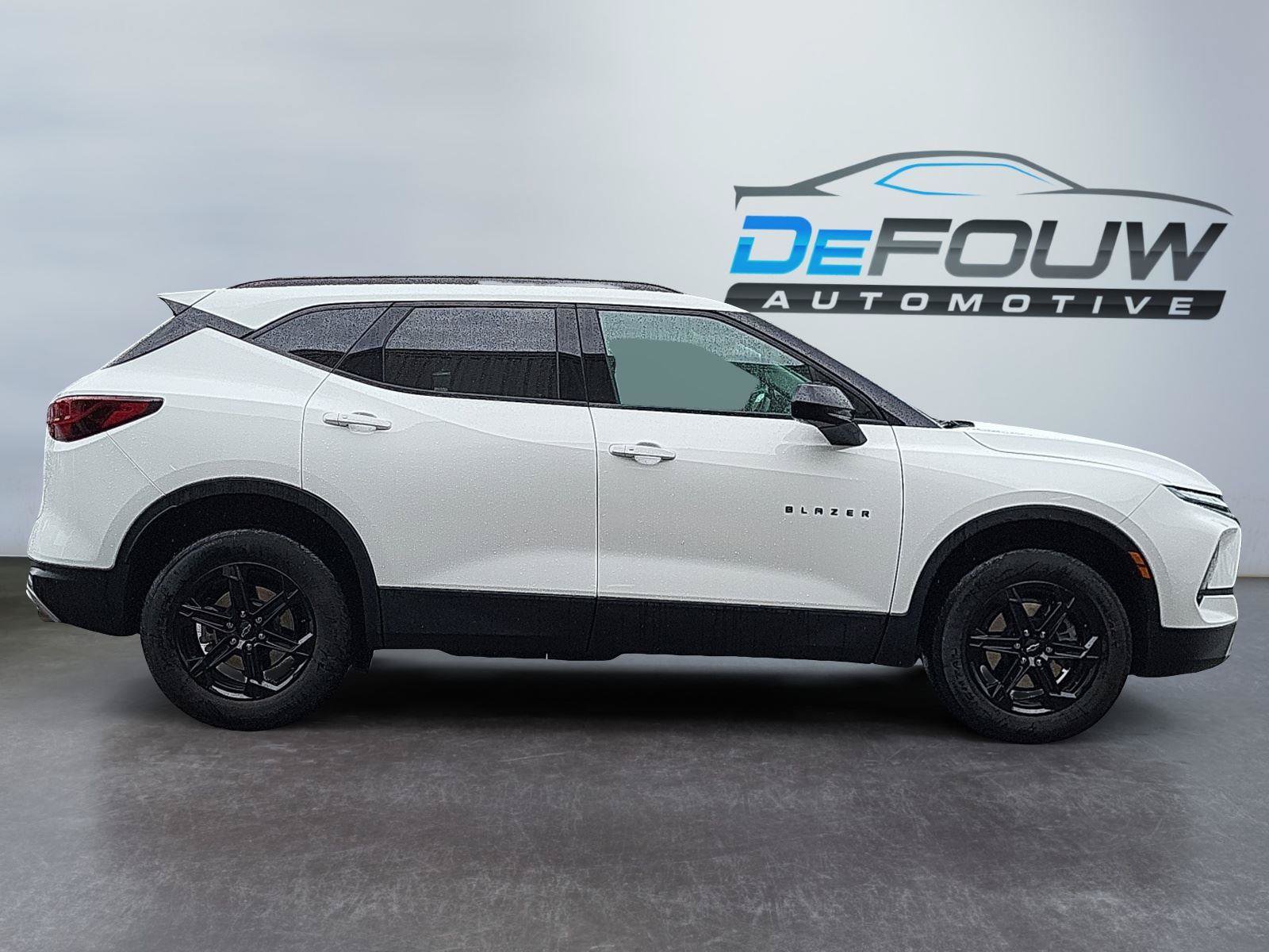 Used 2024 Chevrolet Blazer LT w/ Convenience Package AWD/4WD image 2