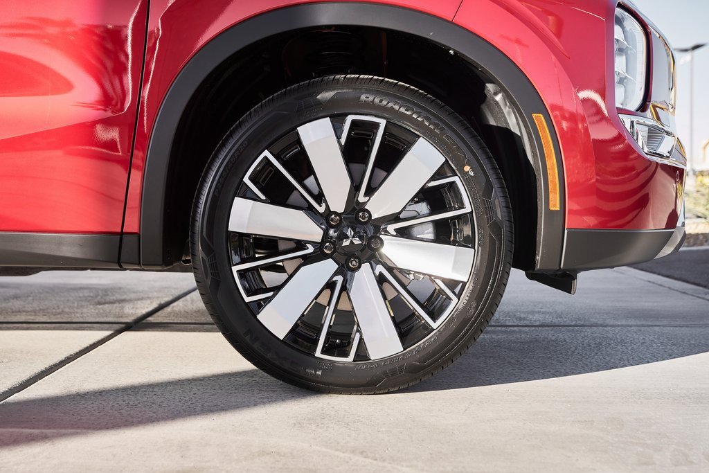 New 2025 Mitsubishi Outlander SE image 10