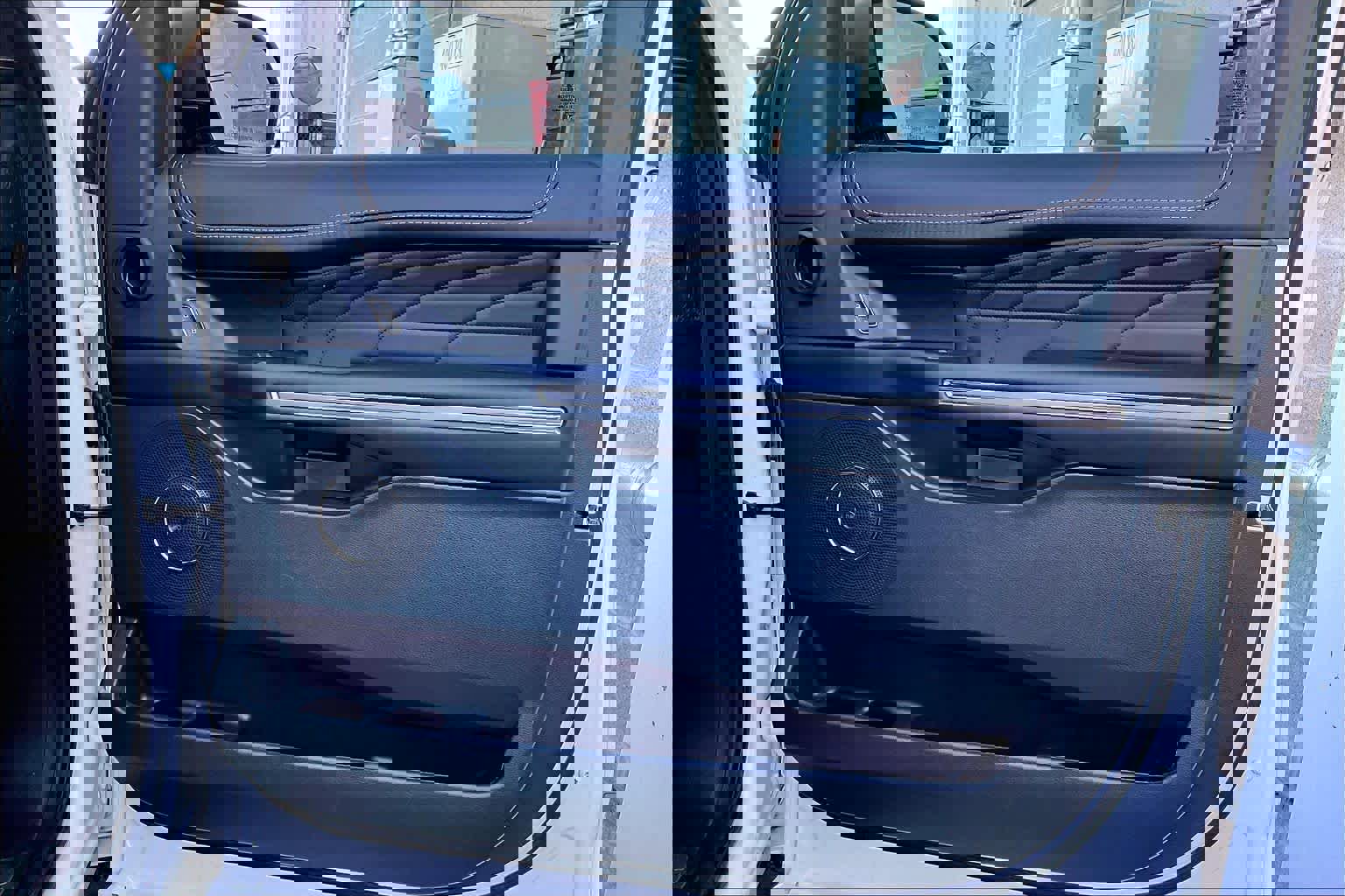 Used 2023 Ford Expedition Platinum image 22