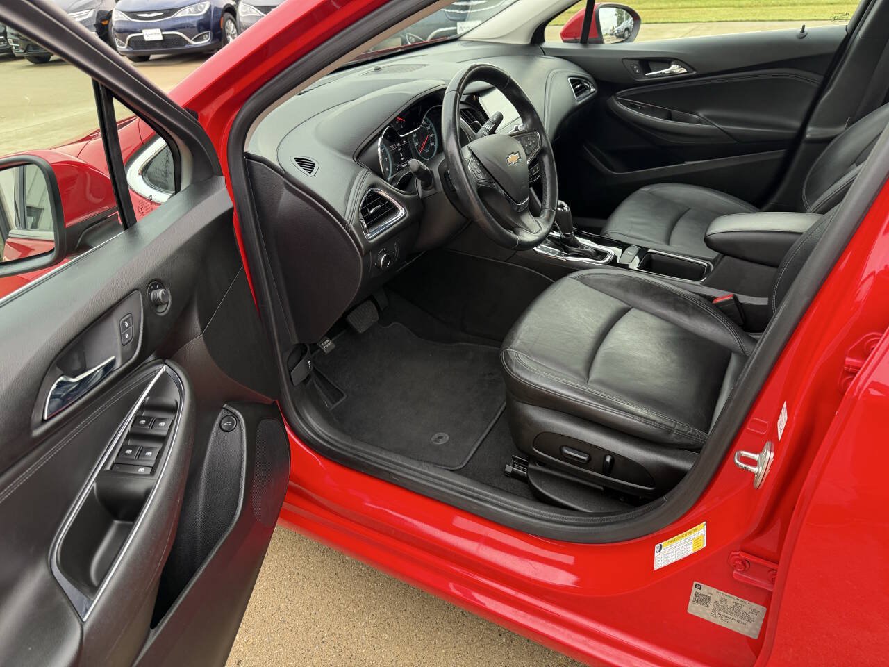 Used 2018 Chevrolet Cruze Premier FWD image 5
