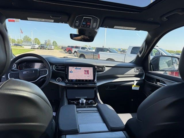 New 2026 Jeep Grand Wagoneer L Limited AWD/4WD image 33