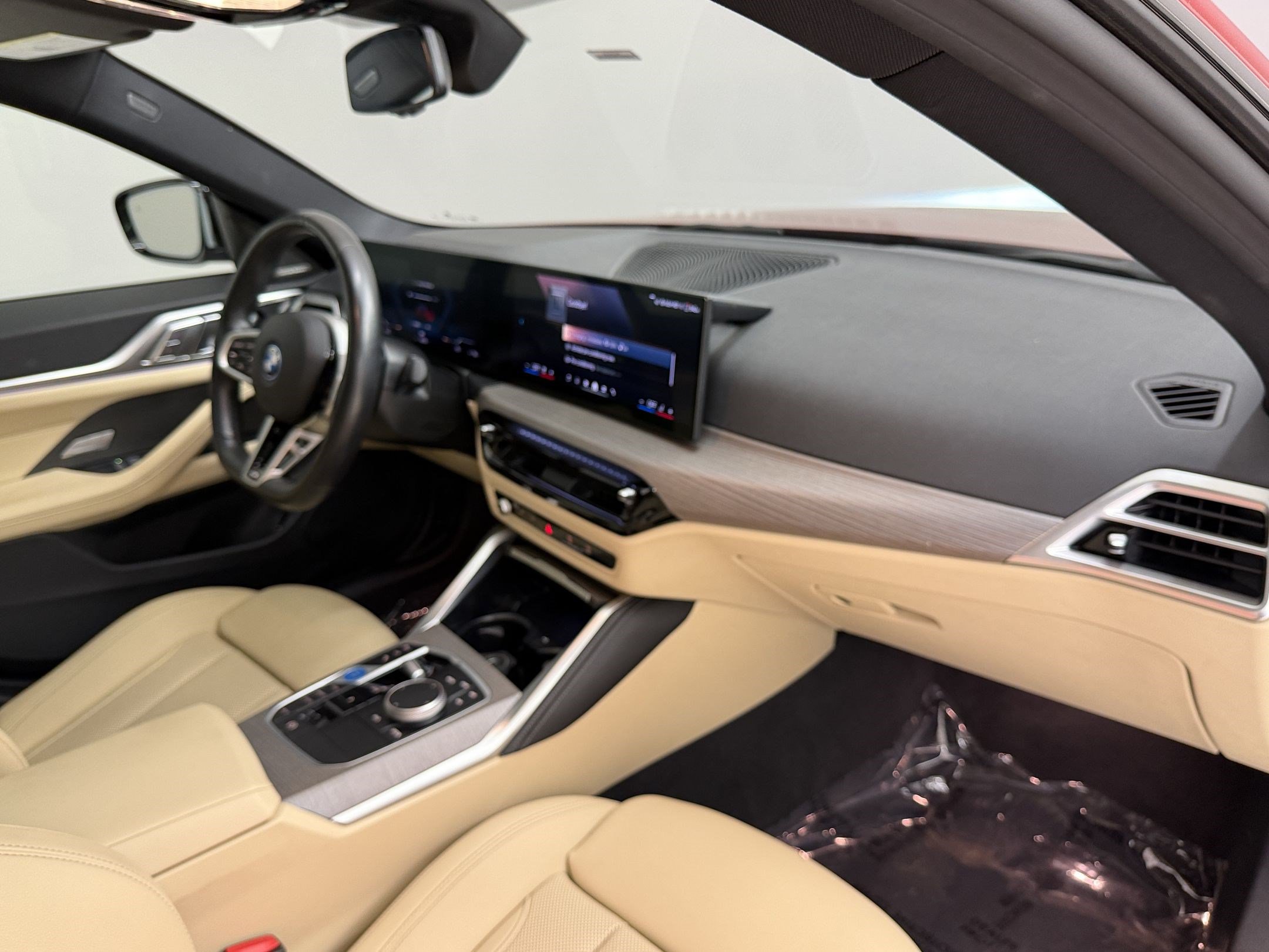Certified 2025 BMW i4 eDrive40 w/ M Sport Package RWD image 31