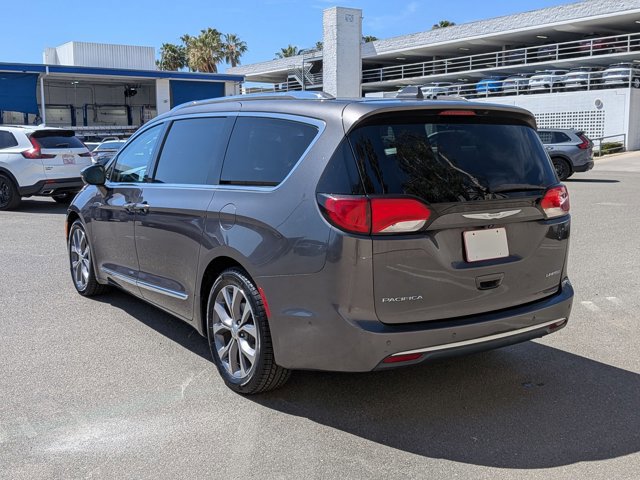 Used 2017 Chrysler Pacifica Limited FWD image 8