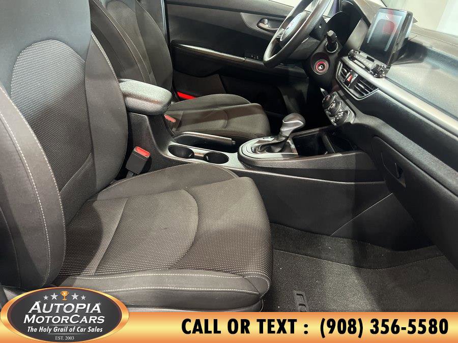 Used 2020 Kia Forte LXS FWD image 12