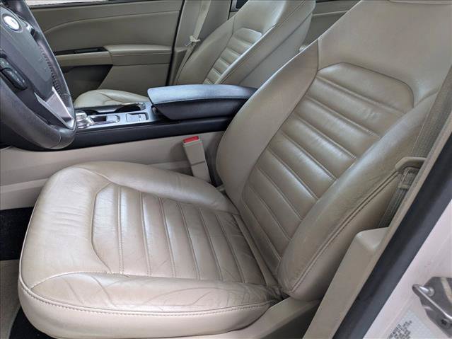 Used 2017 Ford Fusion SE FWD image 11