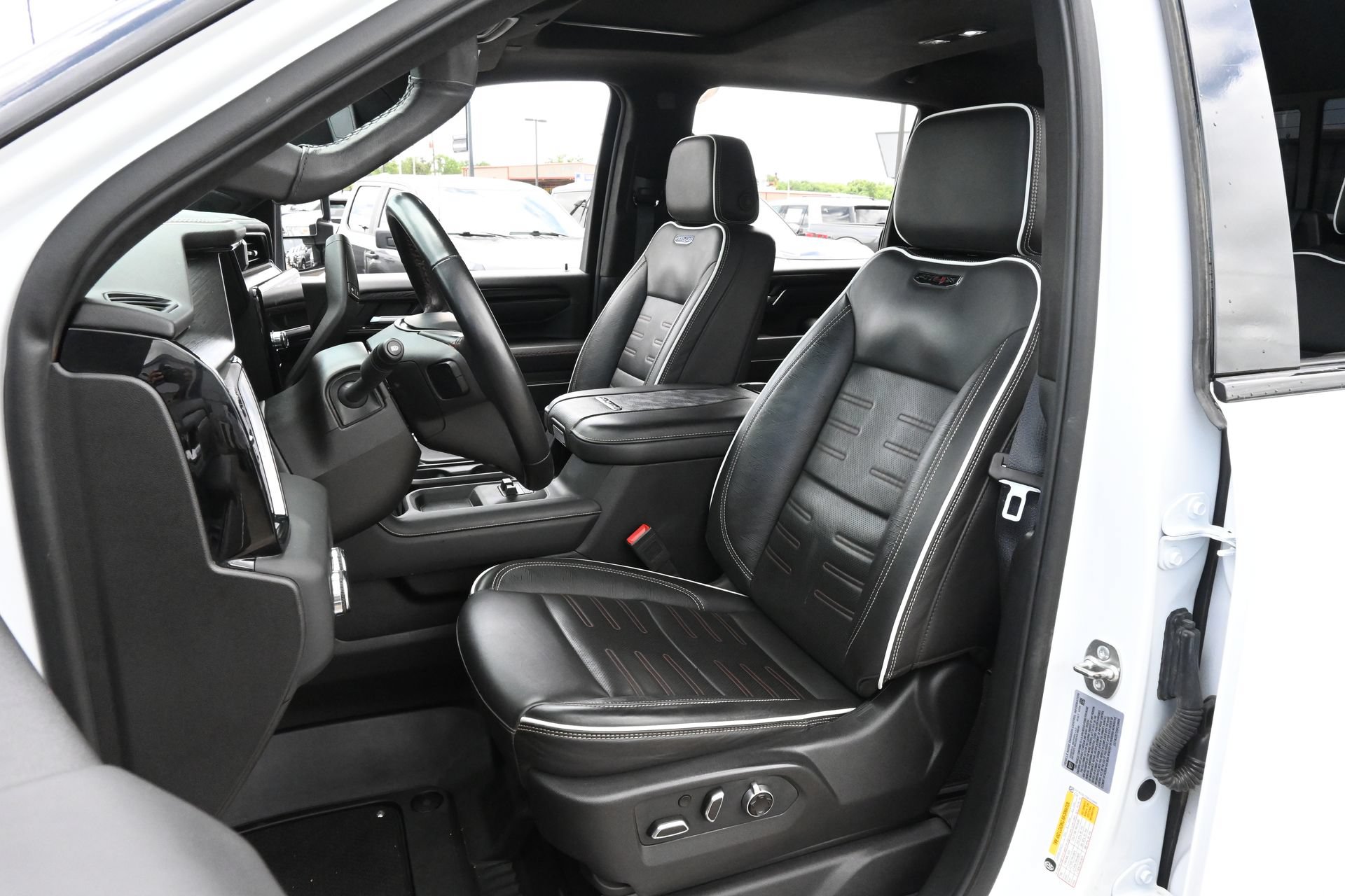 Used 2025 GMC Sierra 2500 AT4X AWD/4WD image 17