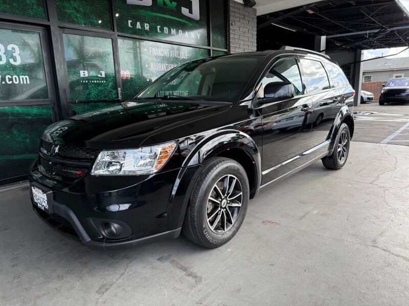 Used 2019 Dodge Journey SE w/ Premium Group FWD image 1