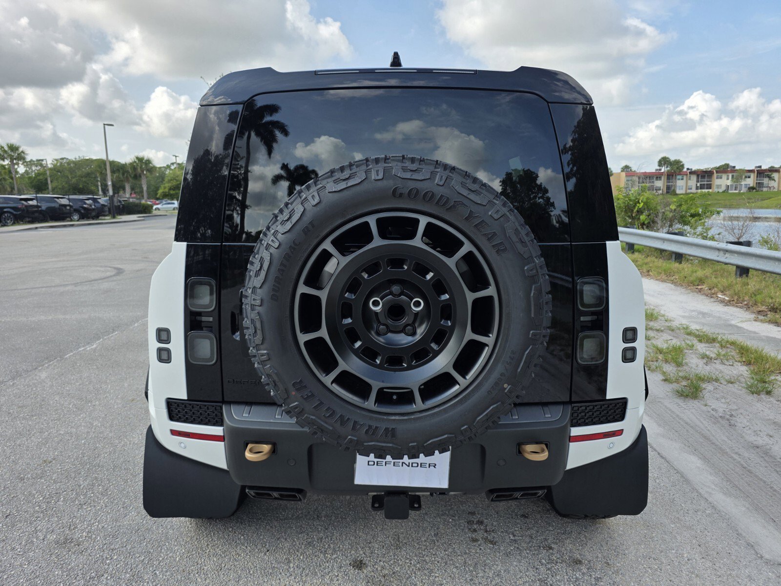 New 2026 Land Rover Defender 110 AWD/4WD image 6