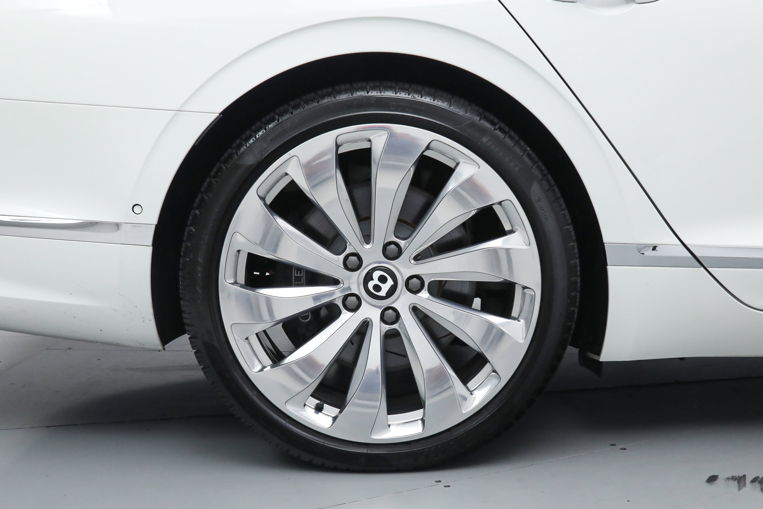 Used 2022 Bentley Flying Spur Plug-In Hybrid AWD/4WD image 41
