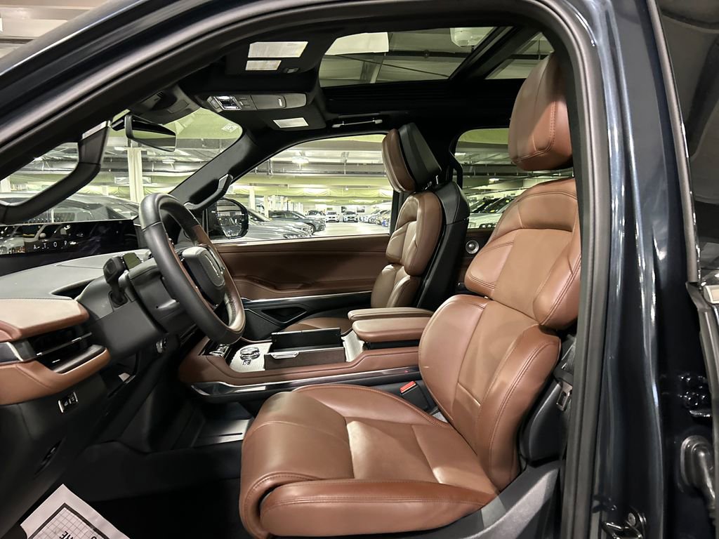 Used 2026 Lincoln Navigator L Reserve AWD/4WD image 10