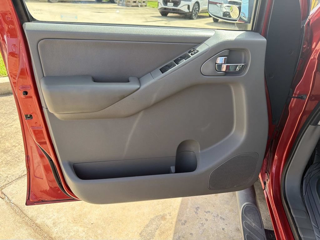 Used 2013 Nissan Frontier SL RWD image 19
