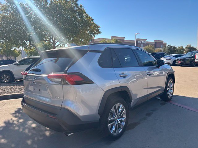 Used 2021 Toyota RAV4 XLE Premium FWD image 5