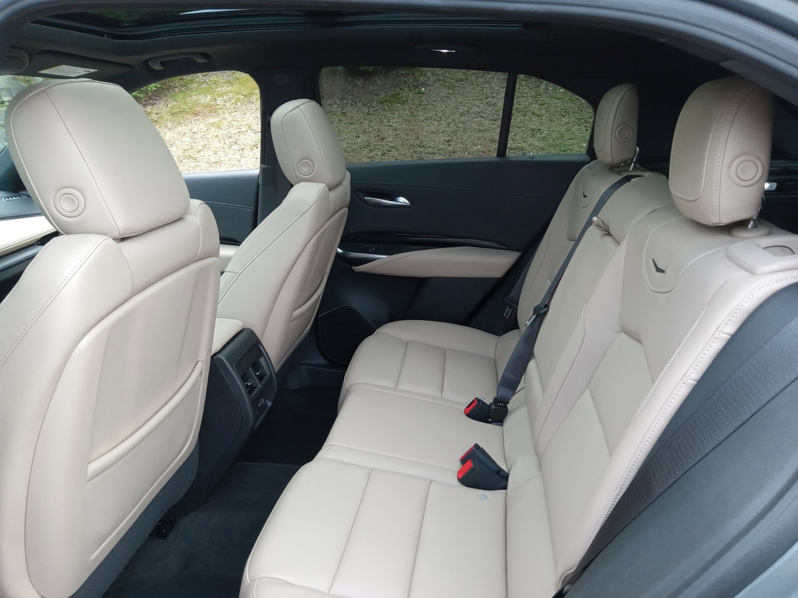 Used 2024 Cadillac XT4 Luxury w/ Cold Weather Package AWD/4WD image 23