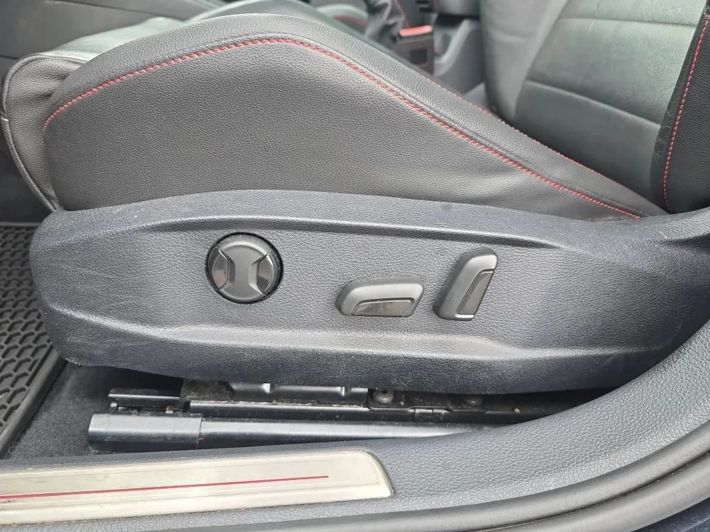 Used 2019 Volkswagen GTI Autobahn FWD image 15