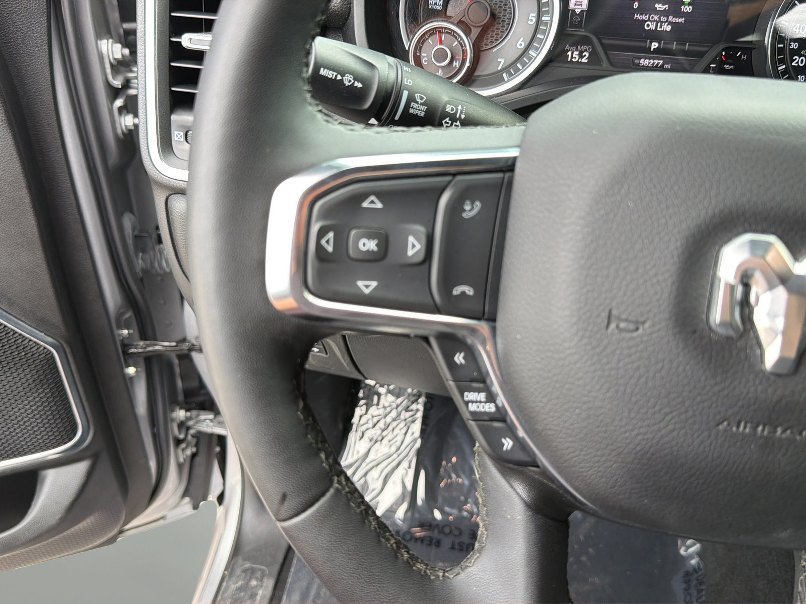 Used 2025 RAM 1500 Laramie AWD/4WD image 15