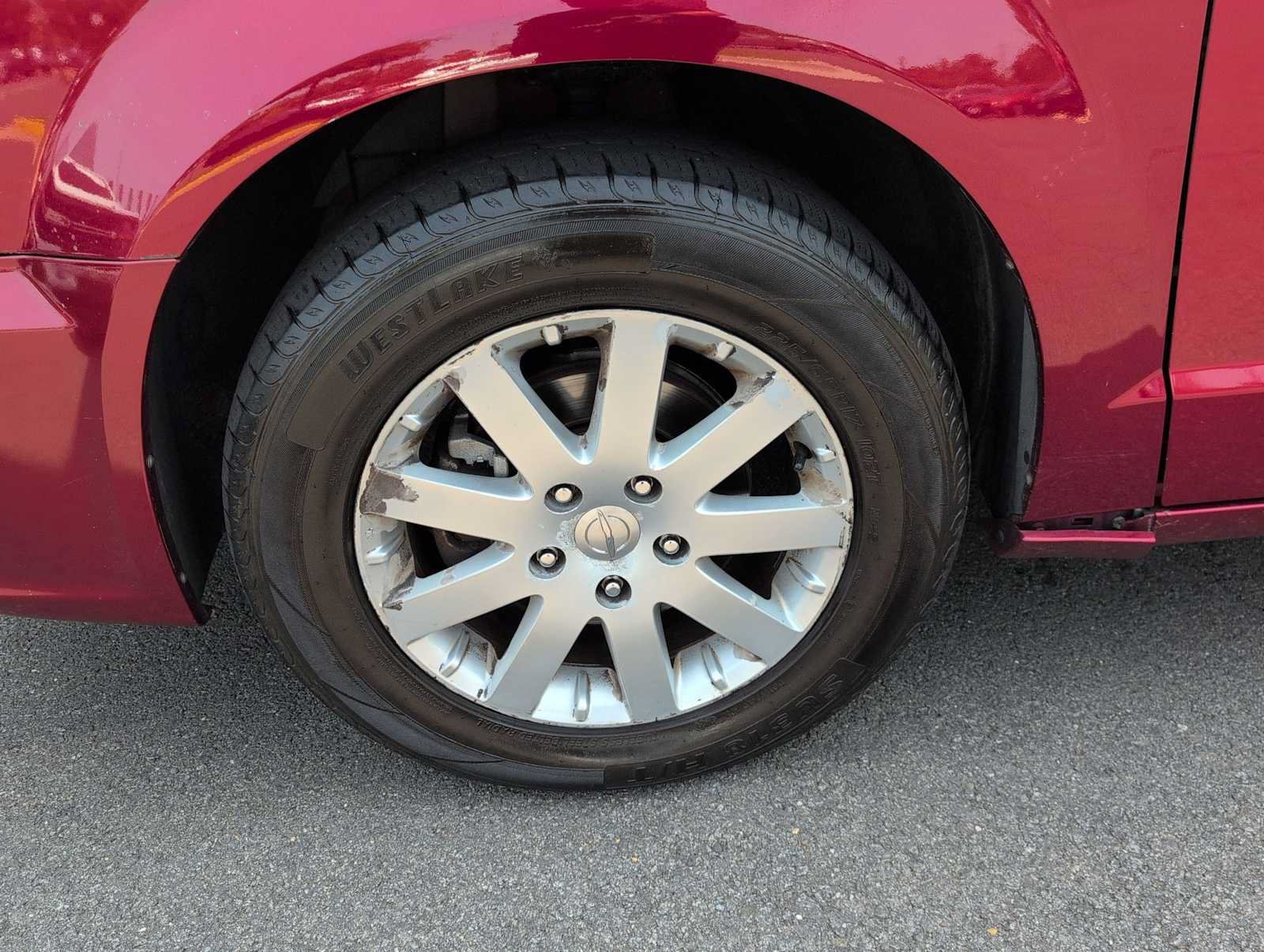 Used 2011 Chrysler Town & Country Touring-L w/ Entertainment Group #2 FWD image 14