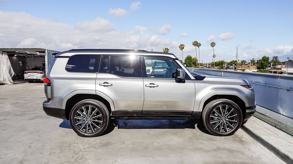 Used 2025 Lexus GX 550 w/ Cold Area Package AWD/4WD image 13