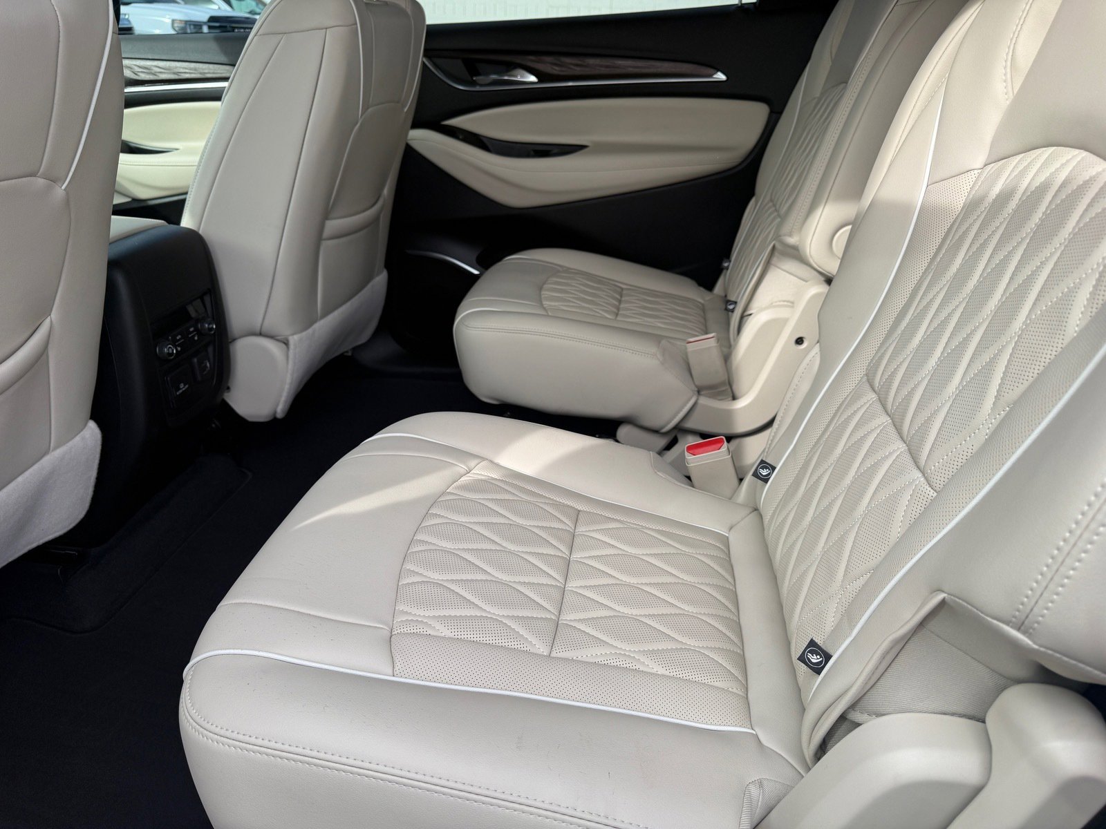 Used 2023 Buick Enclave Avenir w/ Trailering Package, 5000 lbs. FWD image 23