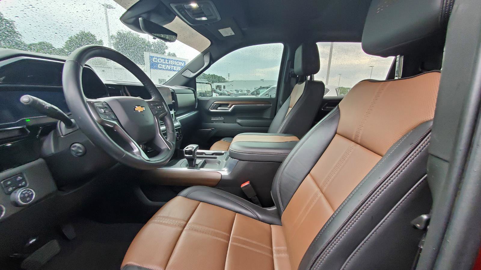 Used 2023 Chevrolet Silverado 1500 High Country w/ Technology Package AWD/4WD image 3
