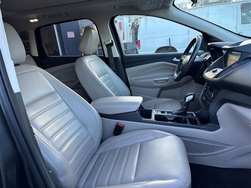 Used 2019 Ford Escape SEL image 17