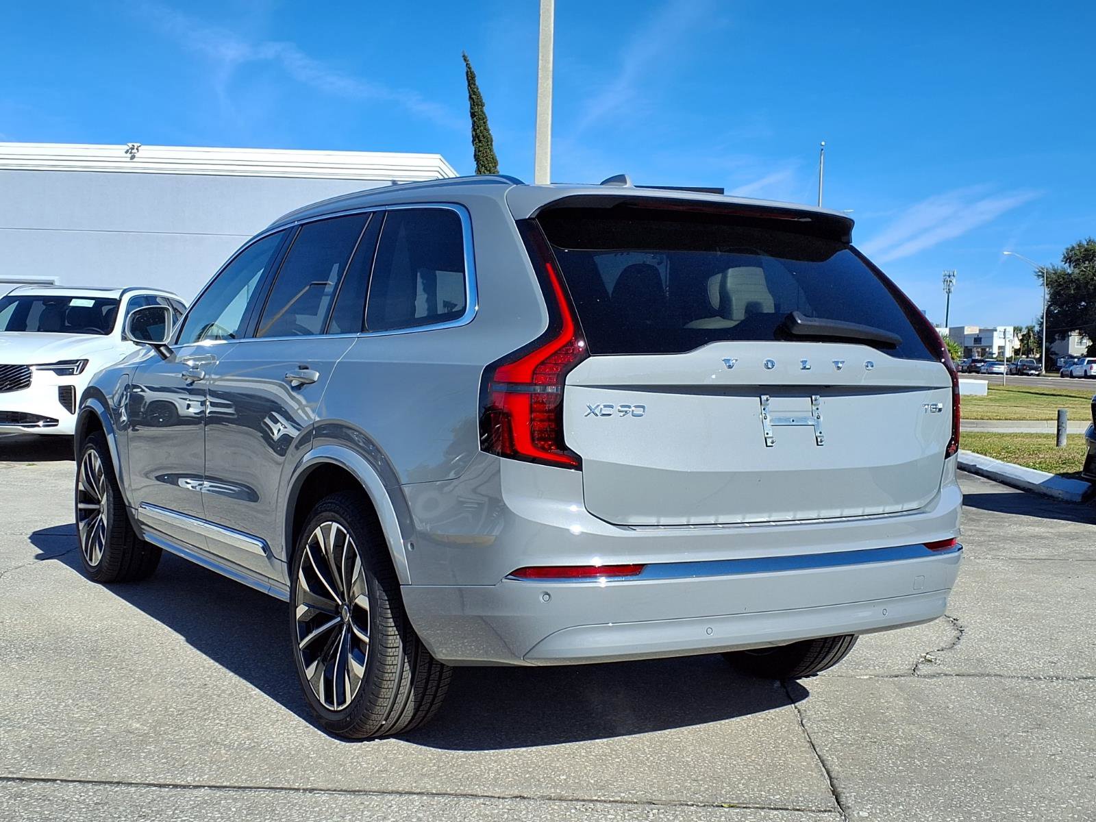 New 2026 Volvo XC90 T8 Ultra w/ Lounge Package image 5